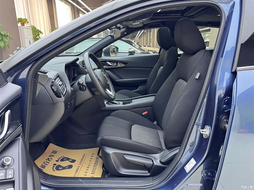 Mazda CX-4, 2022 10
