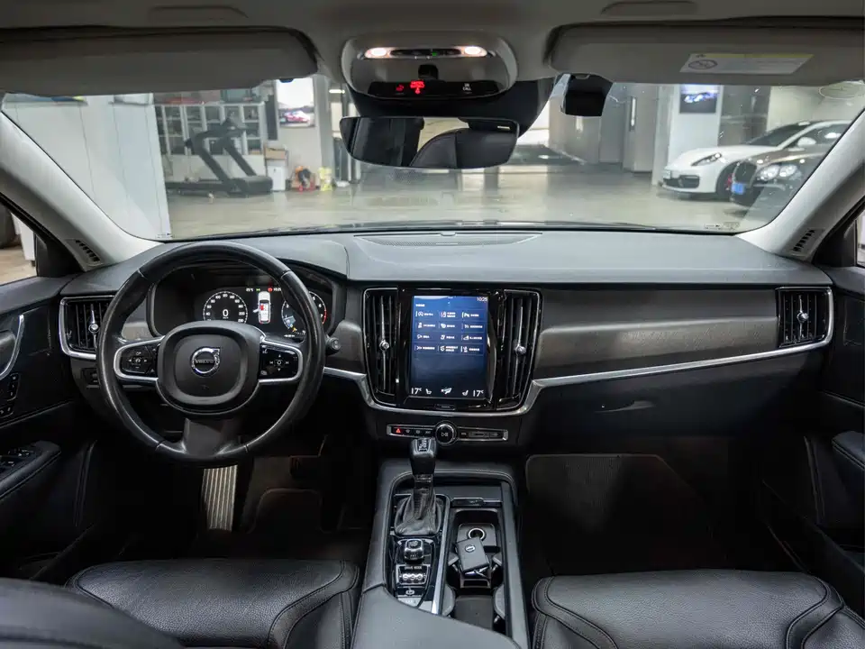 Volvo V90
