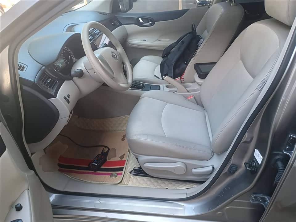 Nissan TIIDA Nissan TIIDA