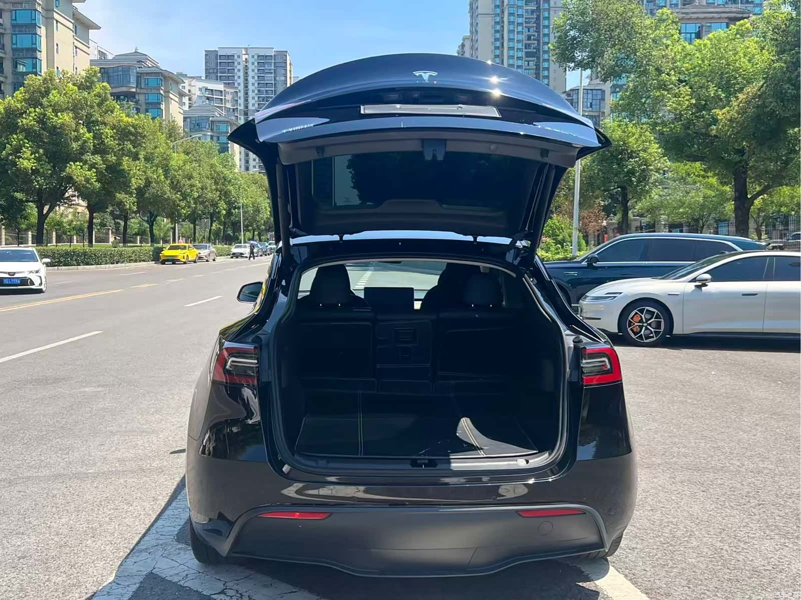 Tesla Model Y, 2023 8