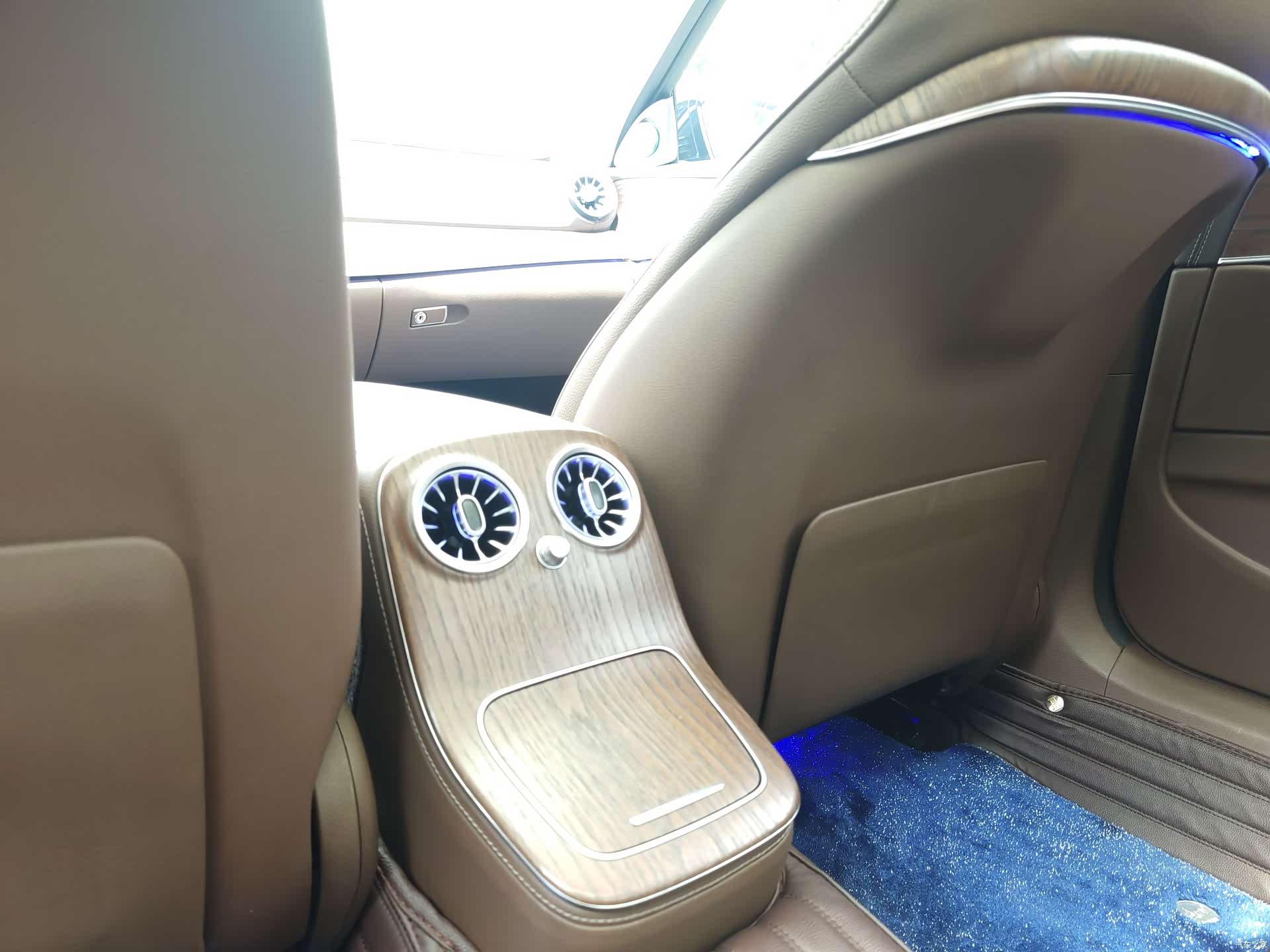 Mercedes-Benz E-Class, 2023 14
