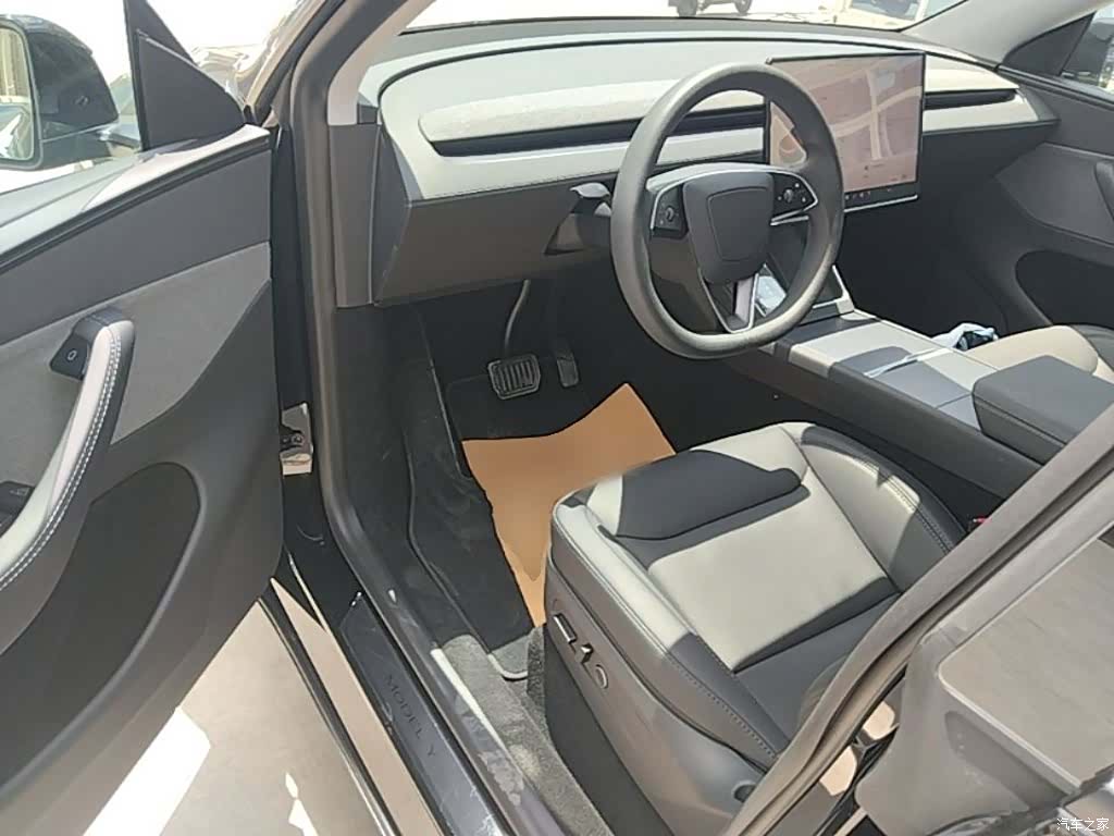 Tesla Model Y, 2025 16