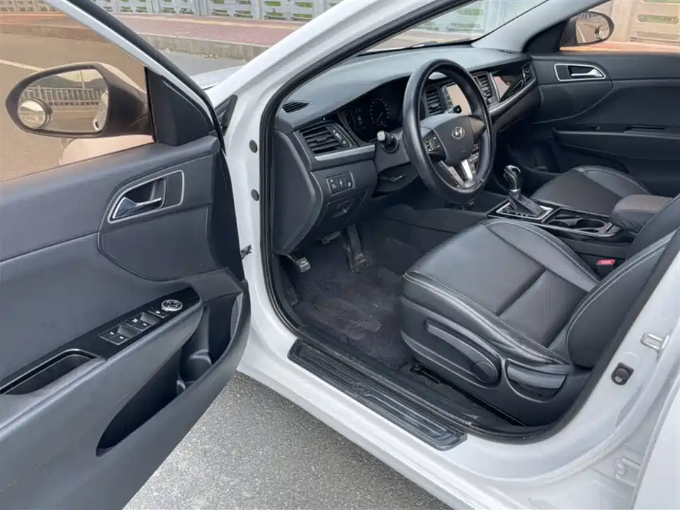 Hyundai Name picture