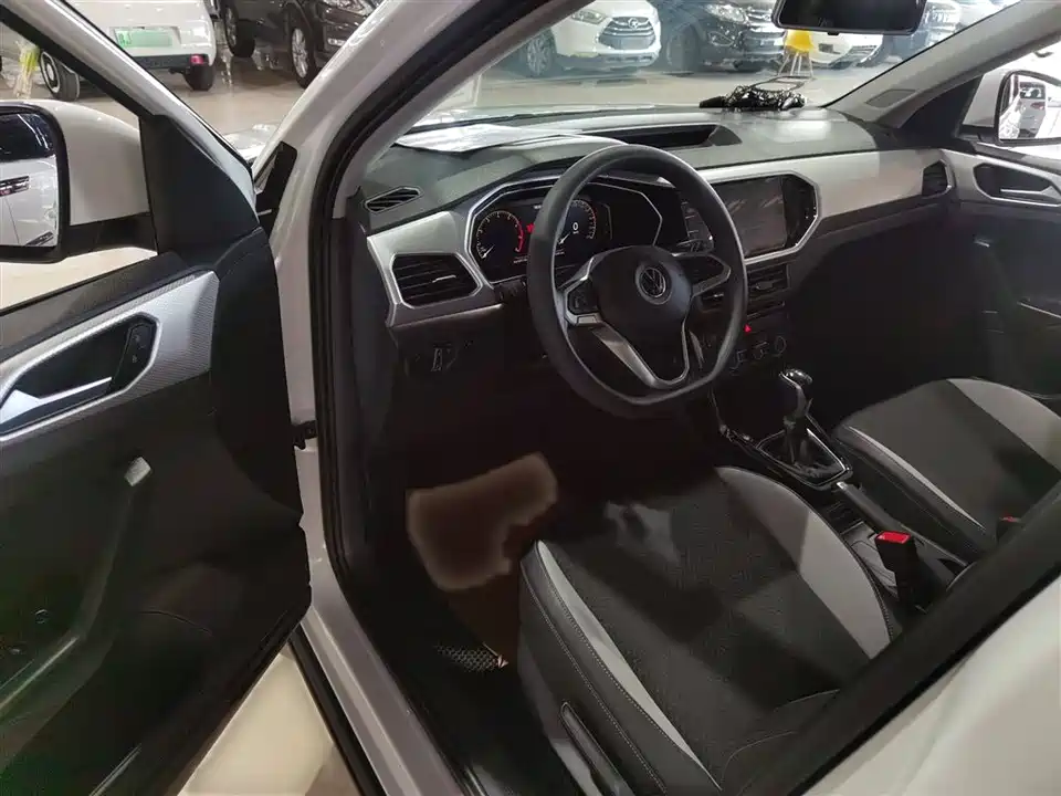 Volkswagen Exploring the shadow