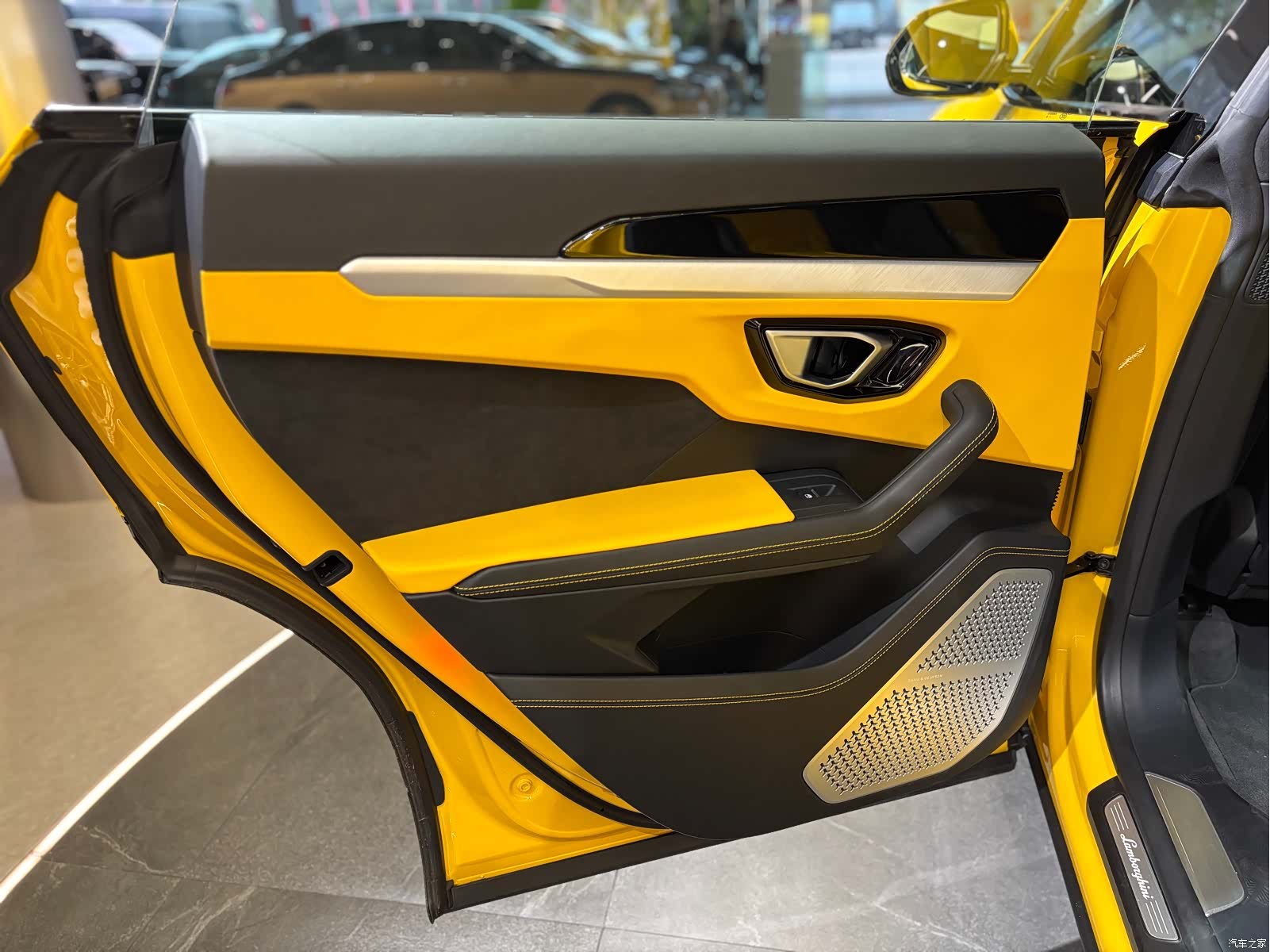 Lamborghini Urus, 2019 10