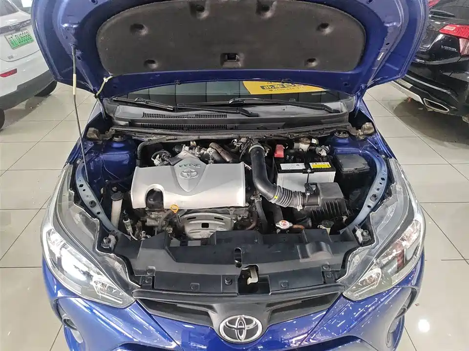 Toyota YARiS L to enjoy