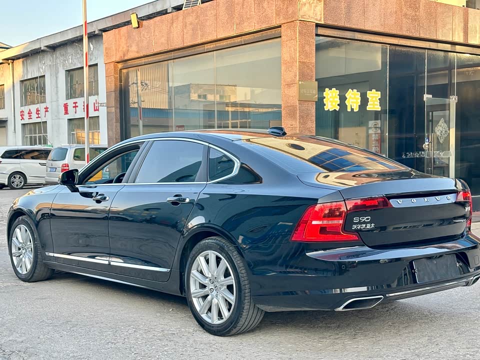 Volvo S90