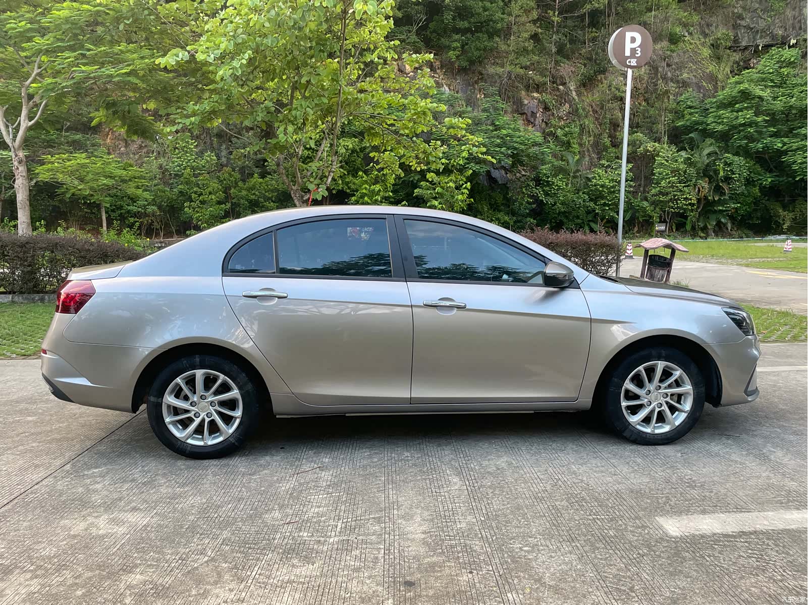Geely Emgrand, 2022 11