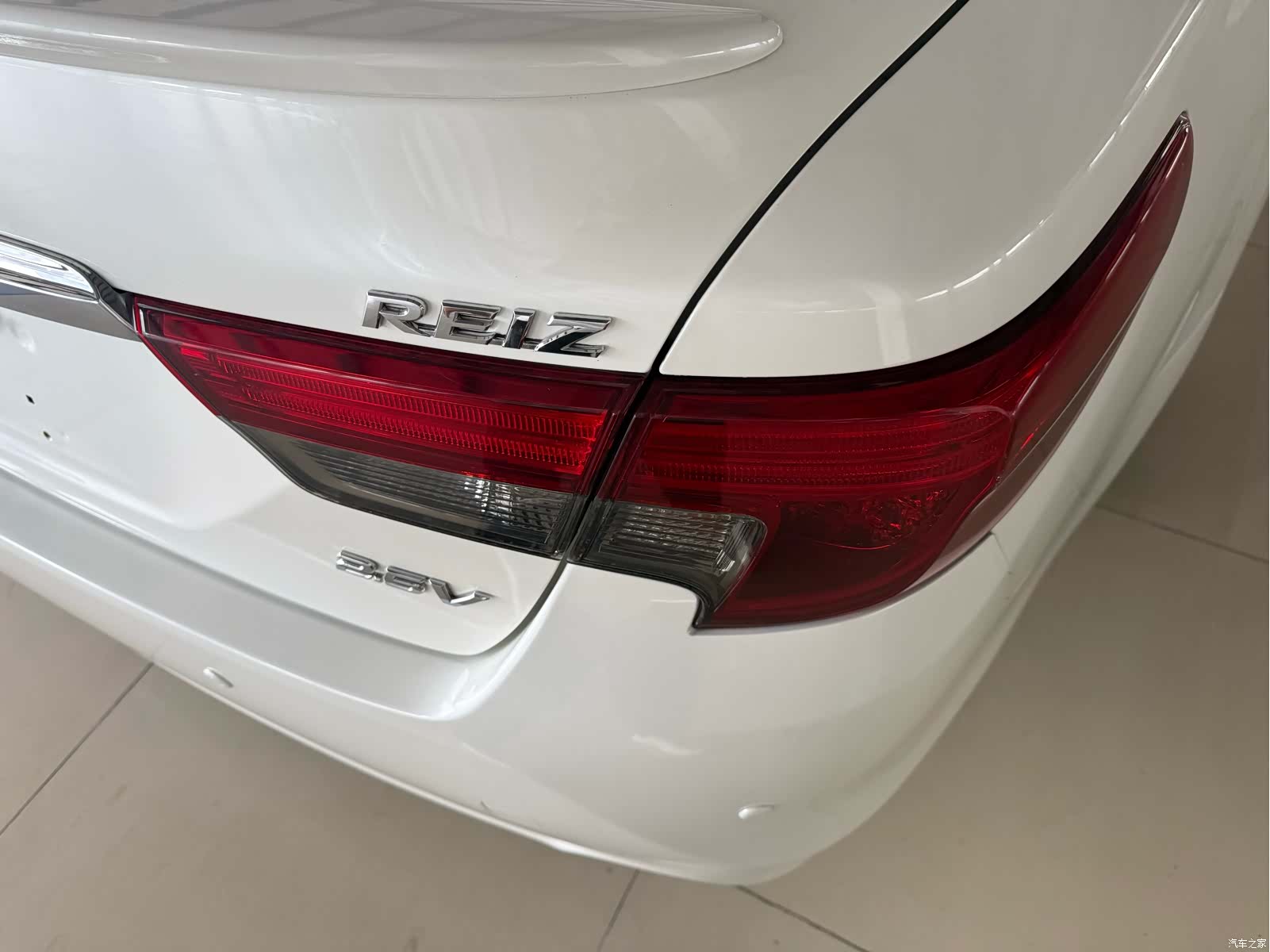Toyota 2.5V, 2015 19