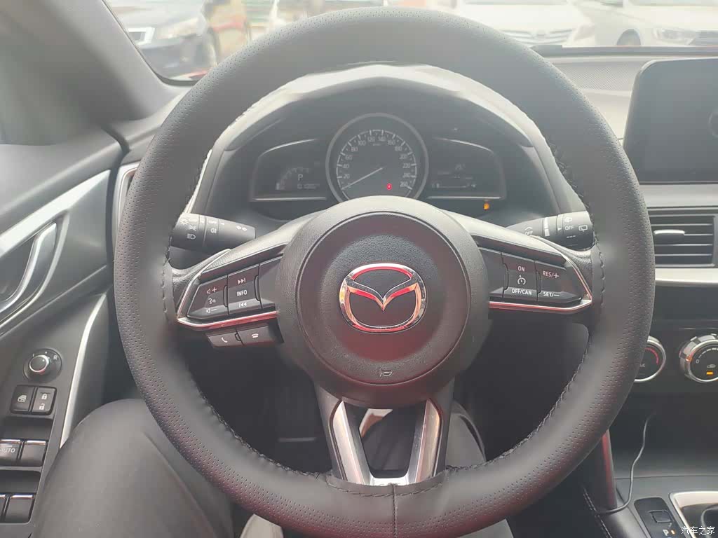 Mazda CX-4, 2018 10