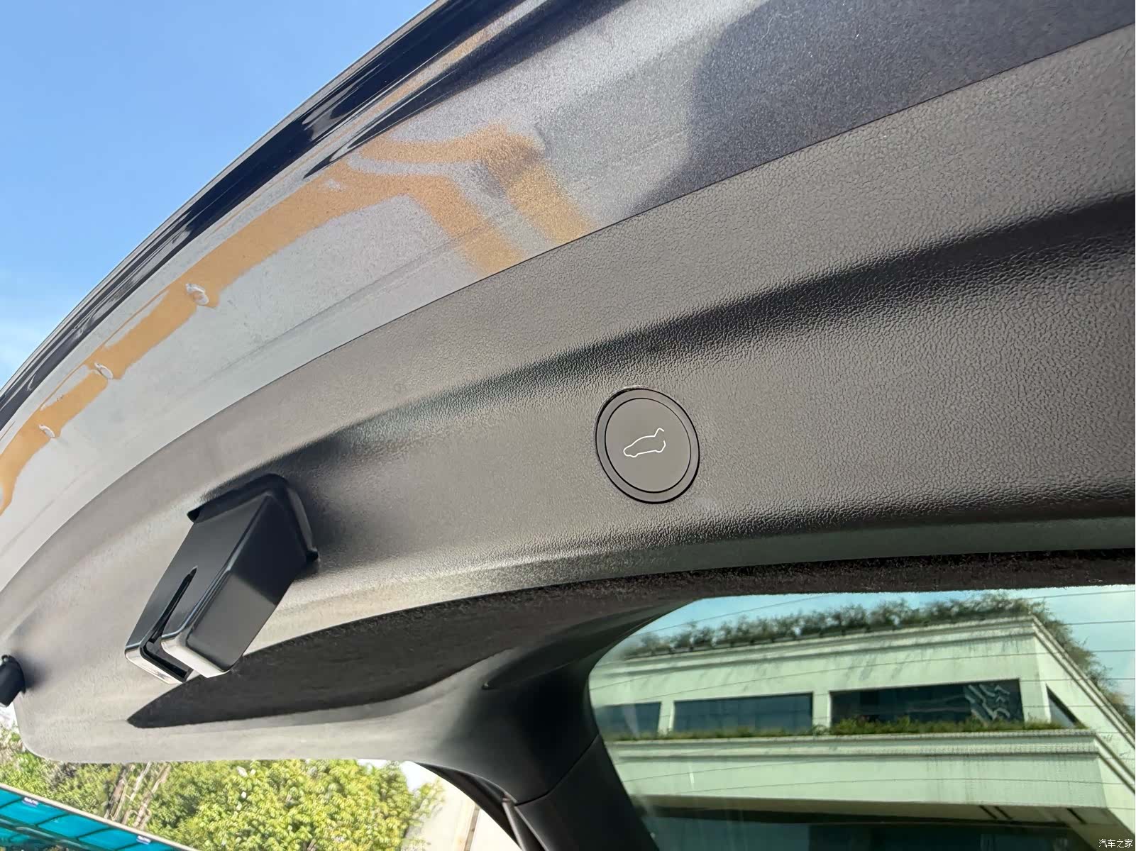 Tesla Model Y, 2023 18