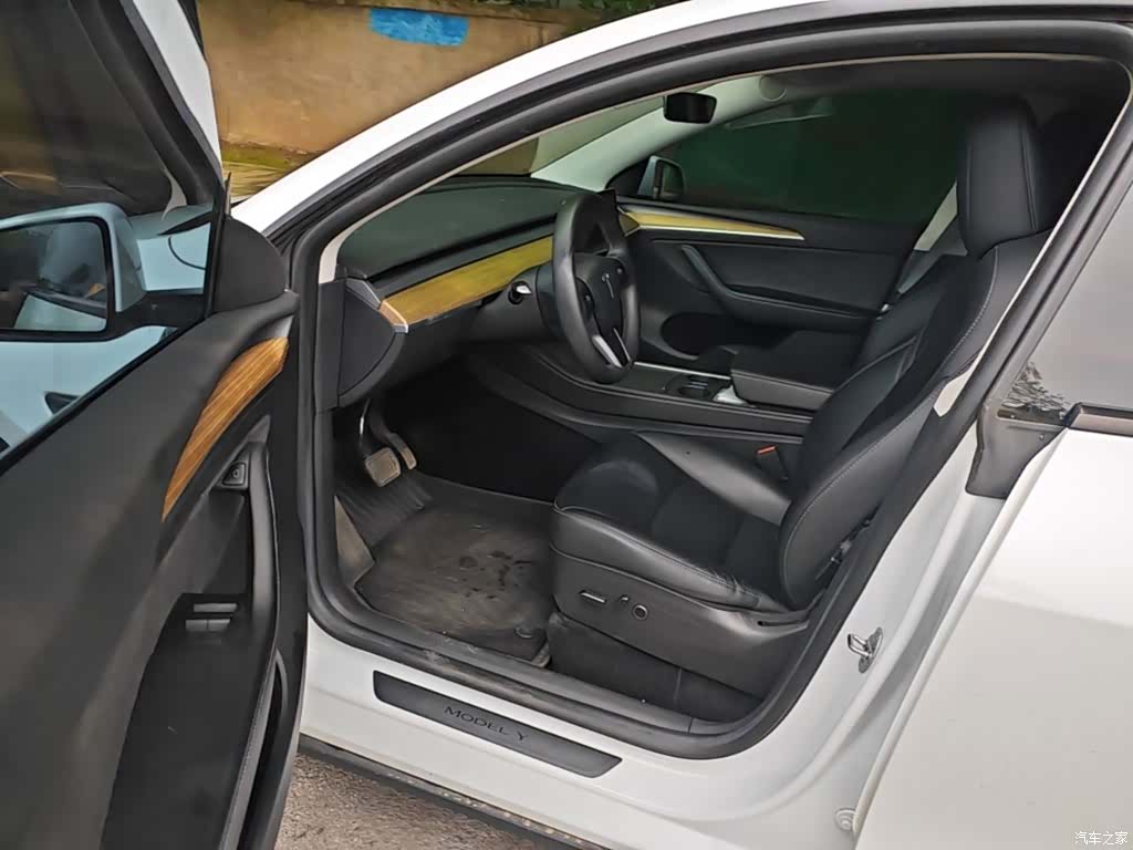 Tesla Model Y, 2023 16