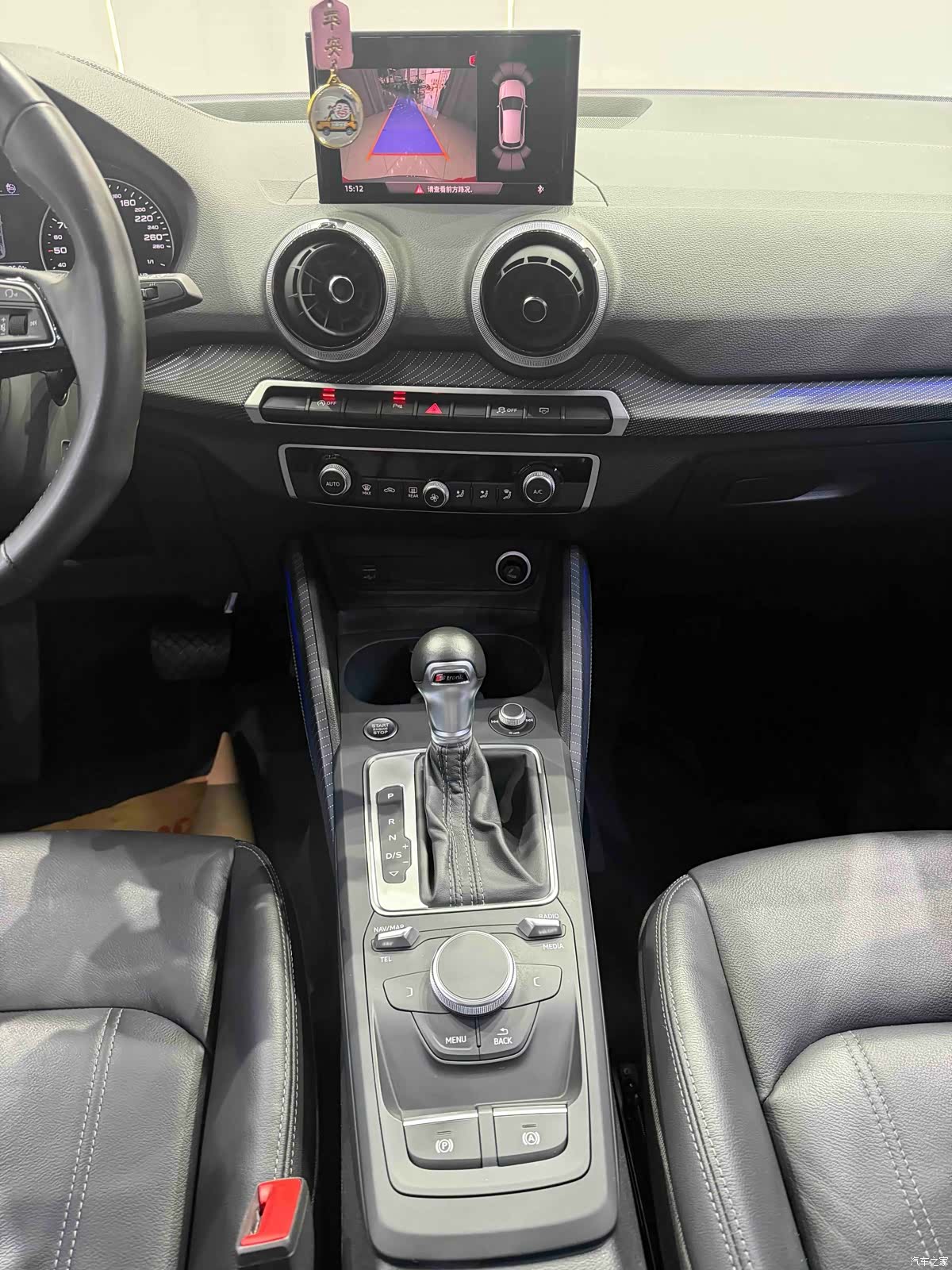 Audi Q2L, 2023 9
