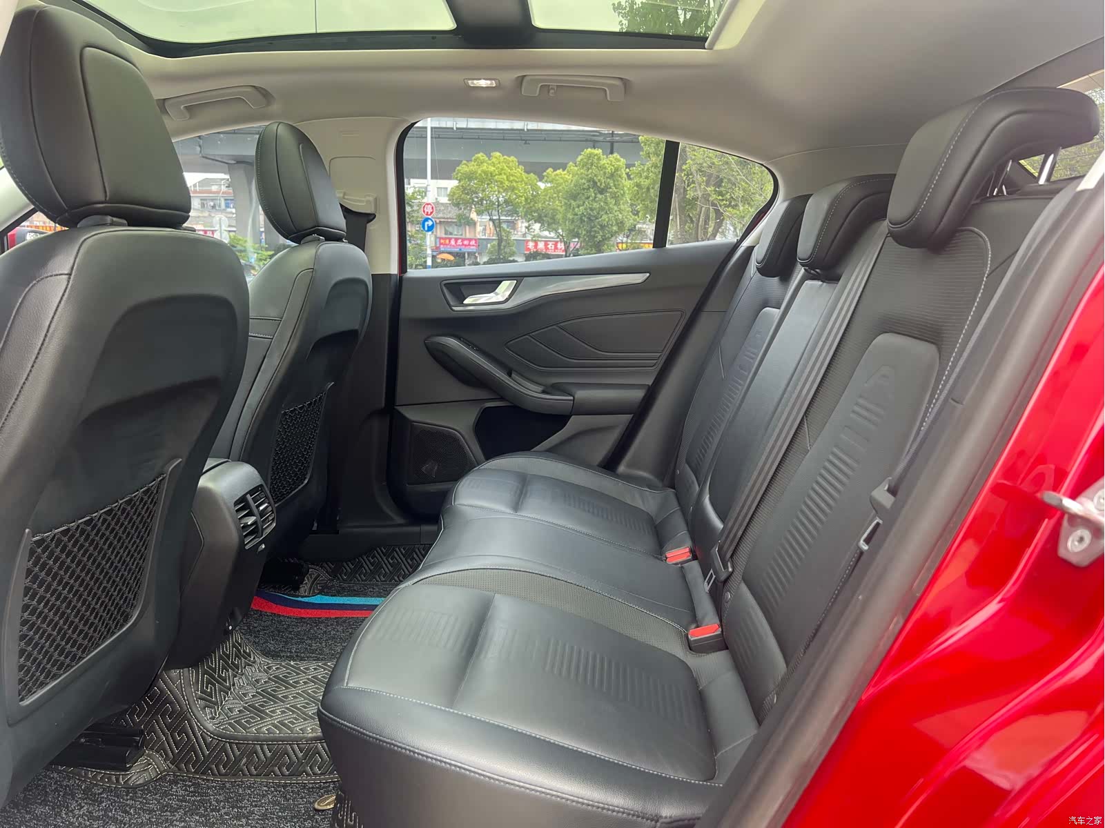 Ford Focus, 2019 13