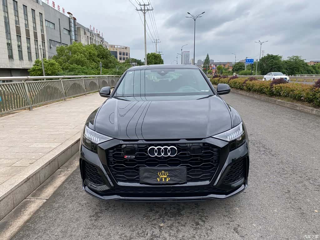 Audi Q8, 2025 4