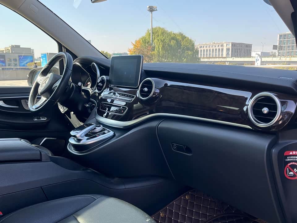 Mercedes-Benz V-class