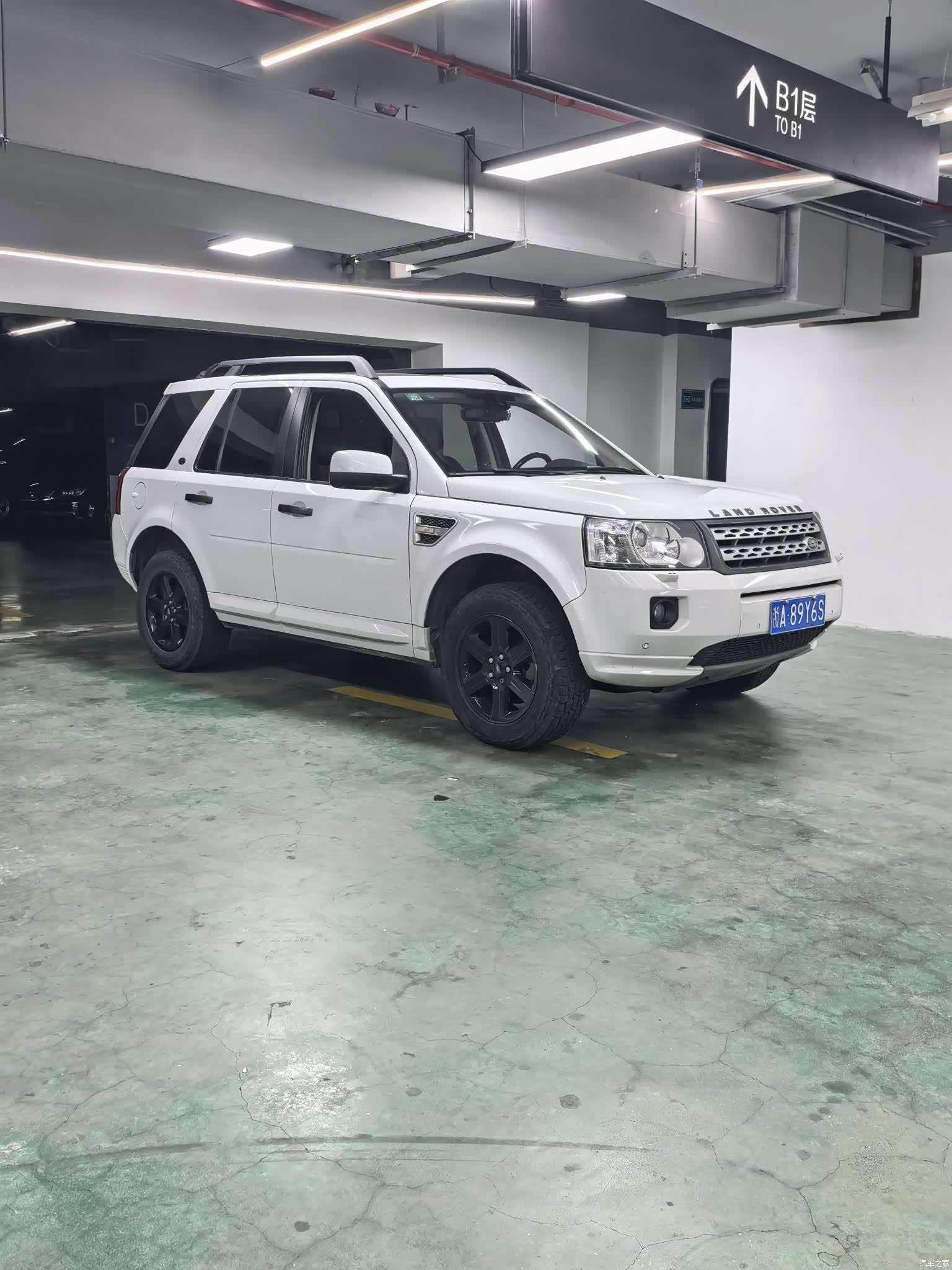 Land Rover i6, 2011 3