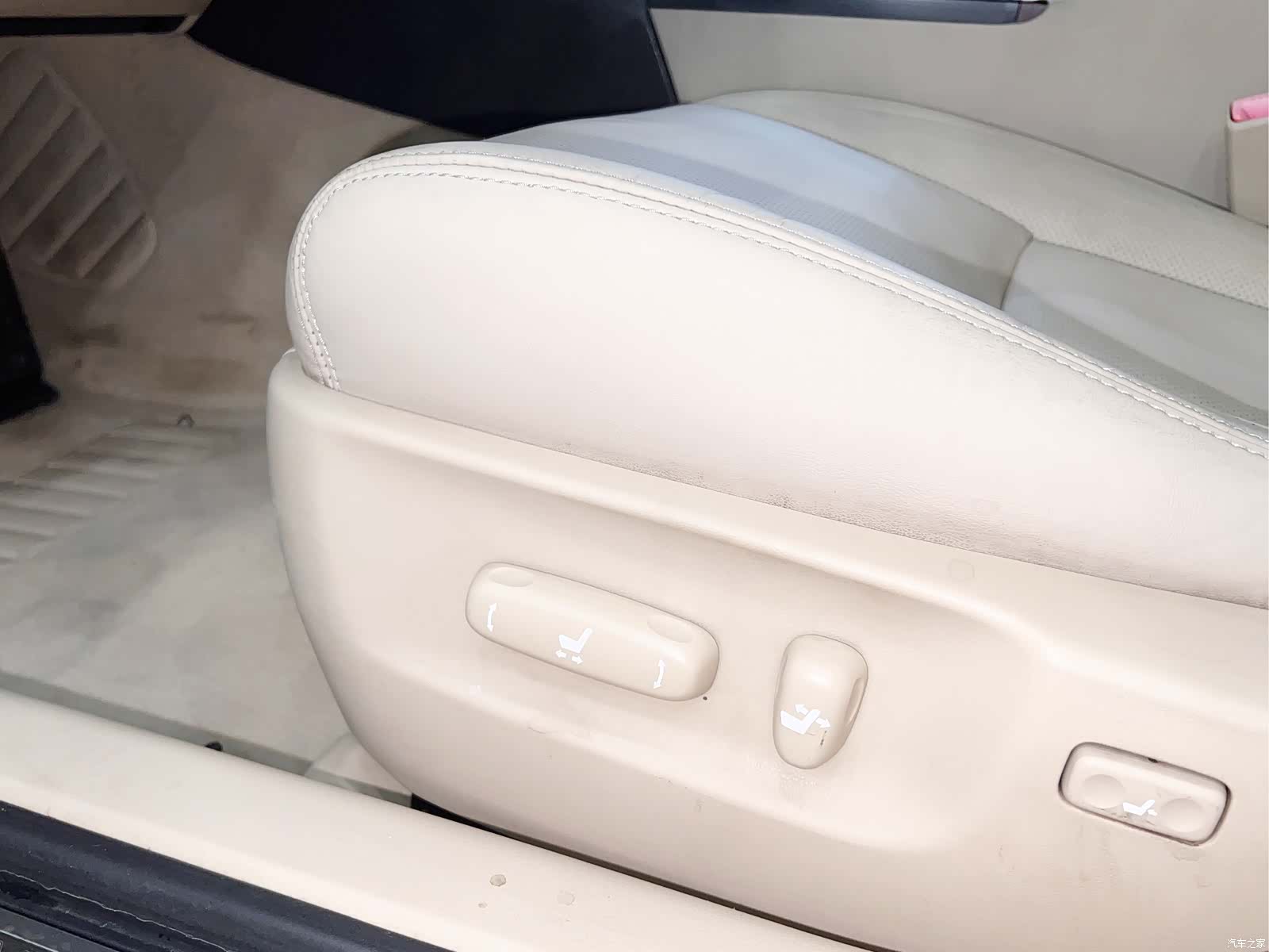 Toyota Crown, 2011 11