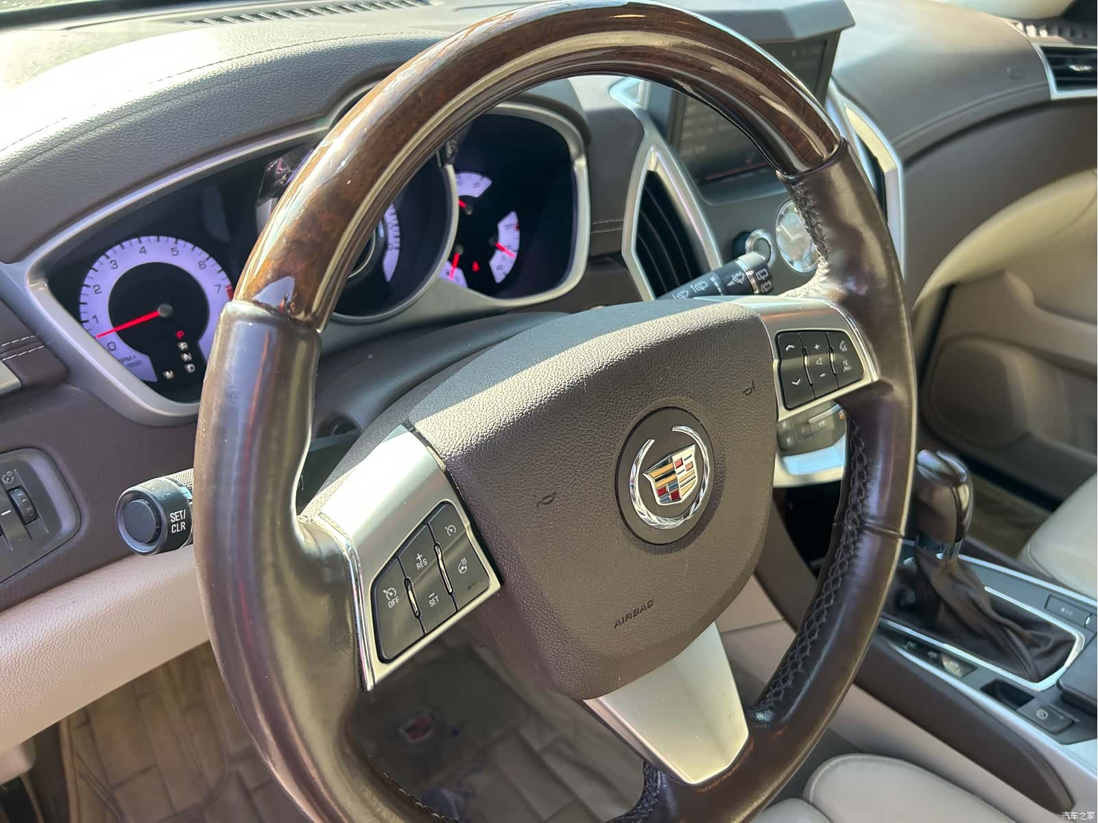 Cadillac SRX, 2011 11