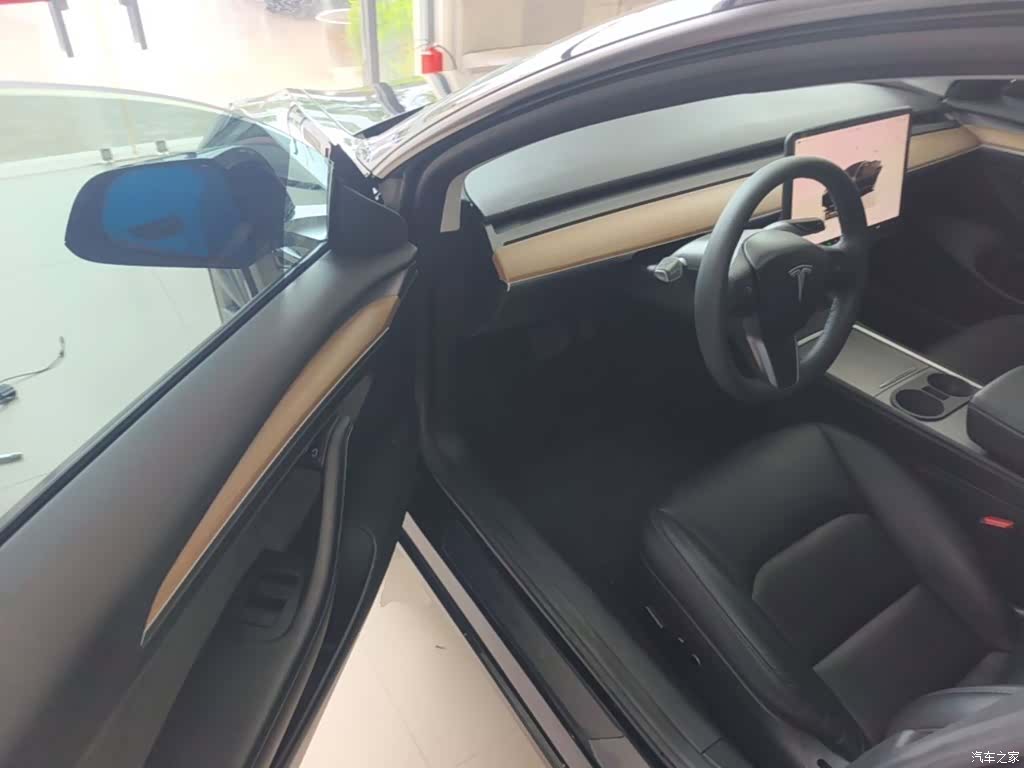 Tesla Model 3, 2023 16