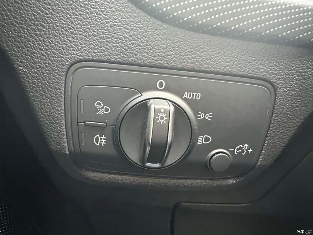 Audi Q2L, 2022 13