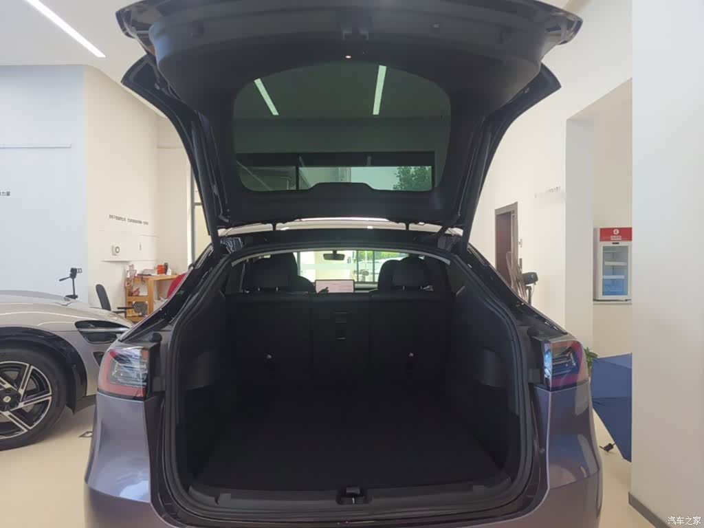 Tesla Model Y, 2022 19