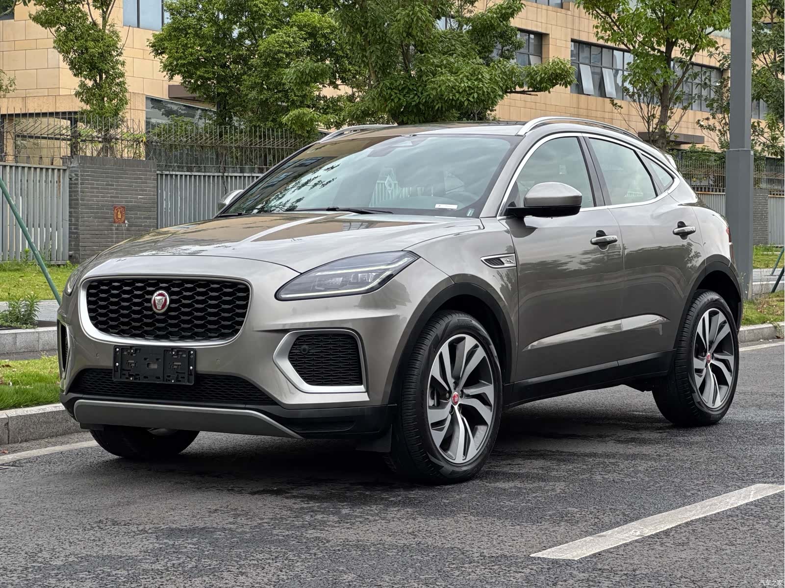 Land Rover E-PACE, 2023 1