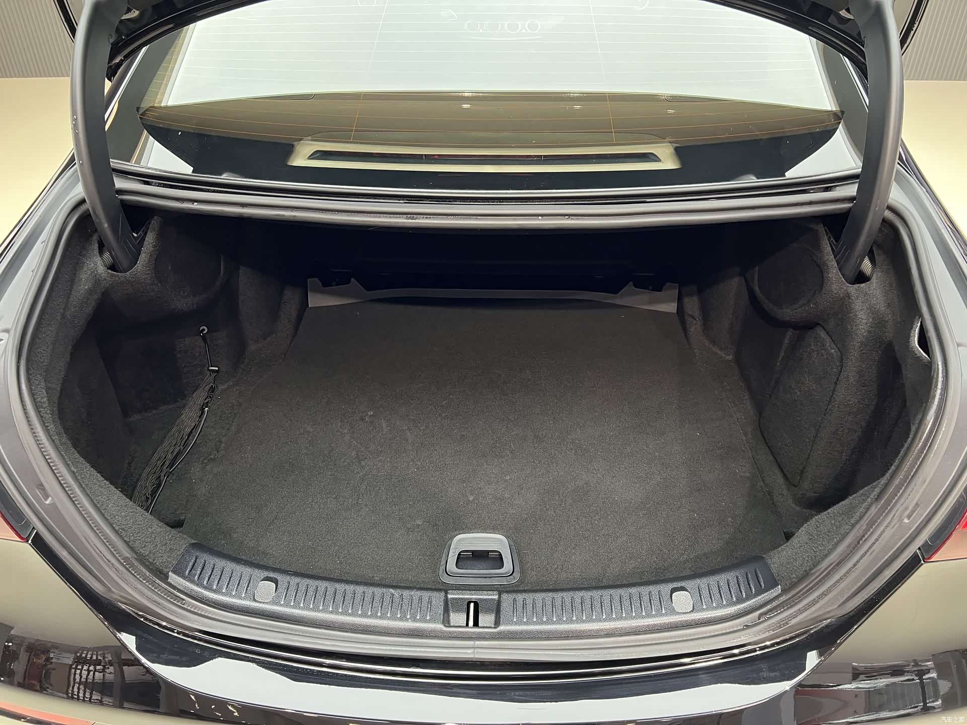 Mercedes-Benz E-Class, 2023 14