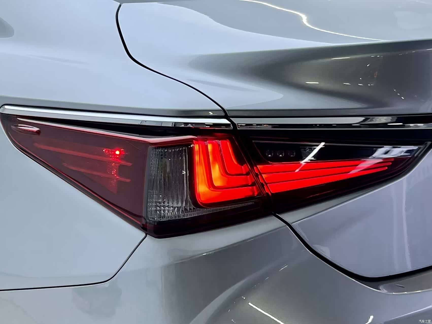 Lexus ES, 2023 15