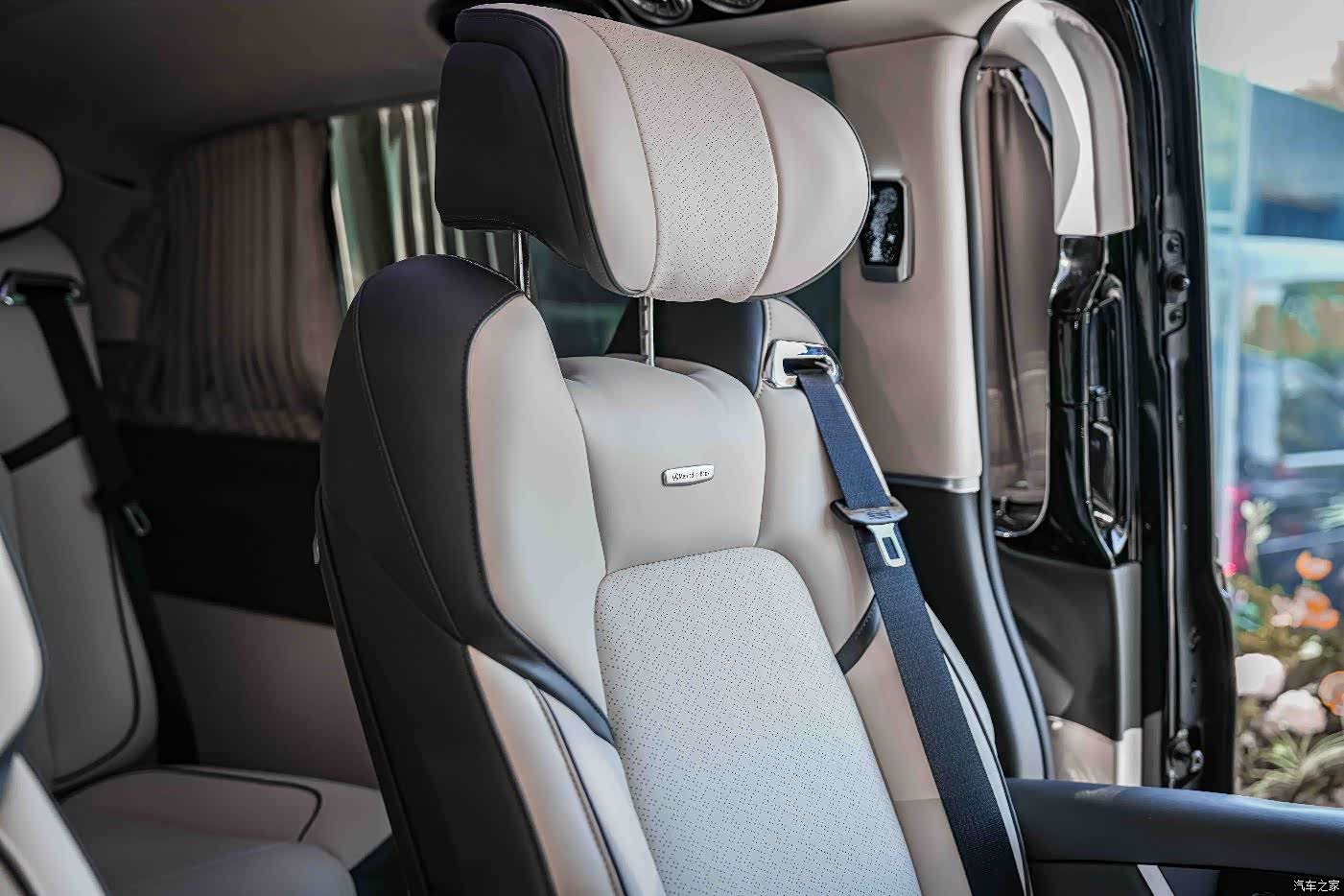 Mercedes-Benz 7, 2024 10
