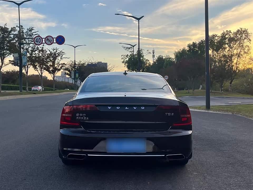 Volvo S90