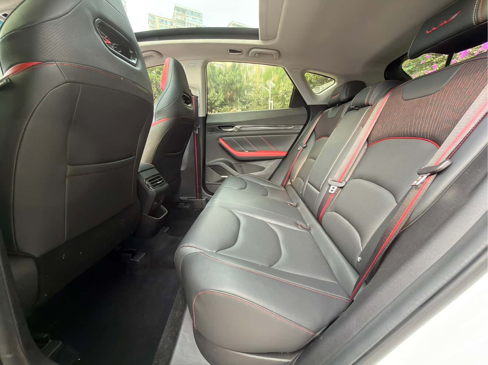 Geely Emgrand, 2022 13
