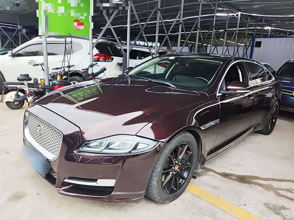 Jaguar XJ