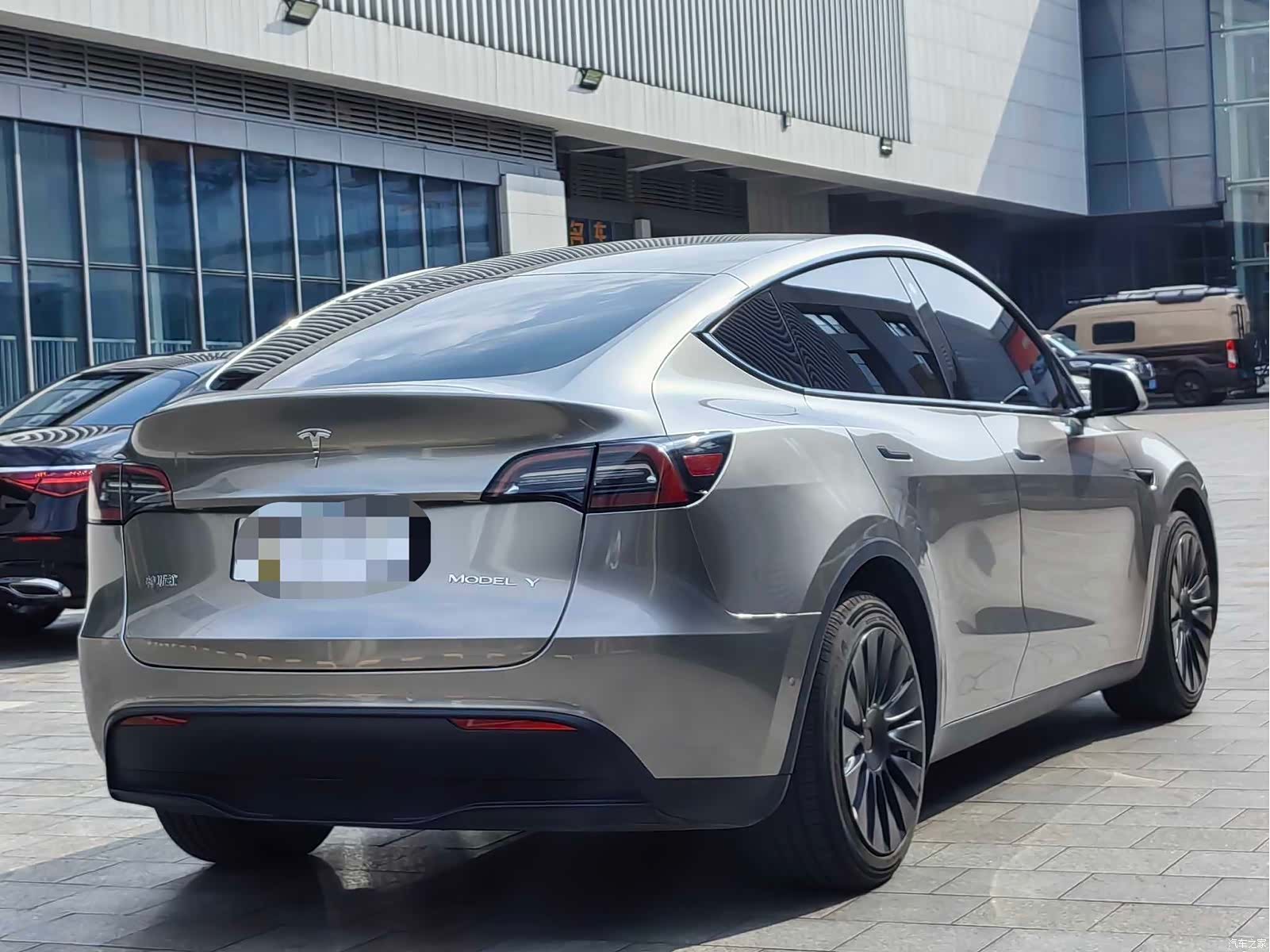 Tesla Model Y, 2021 10