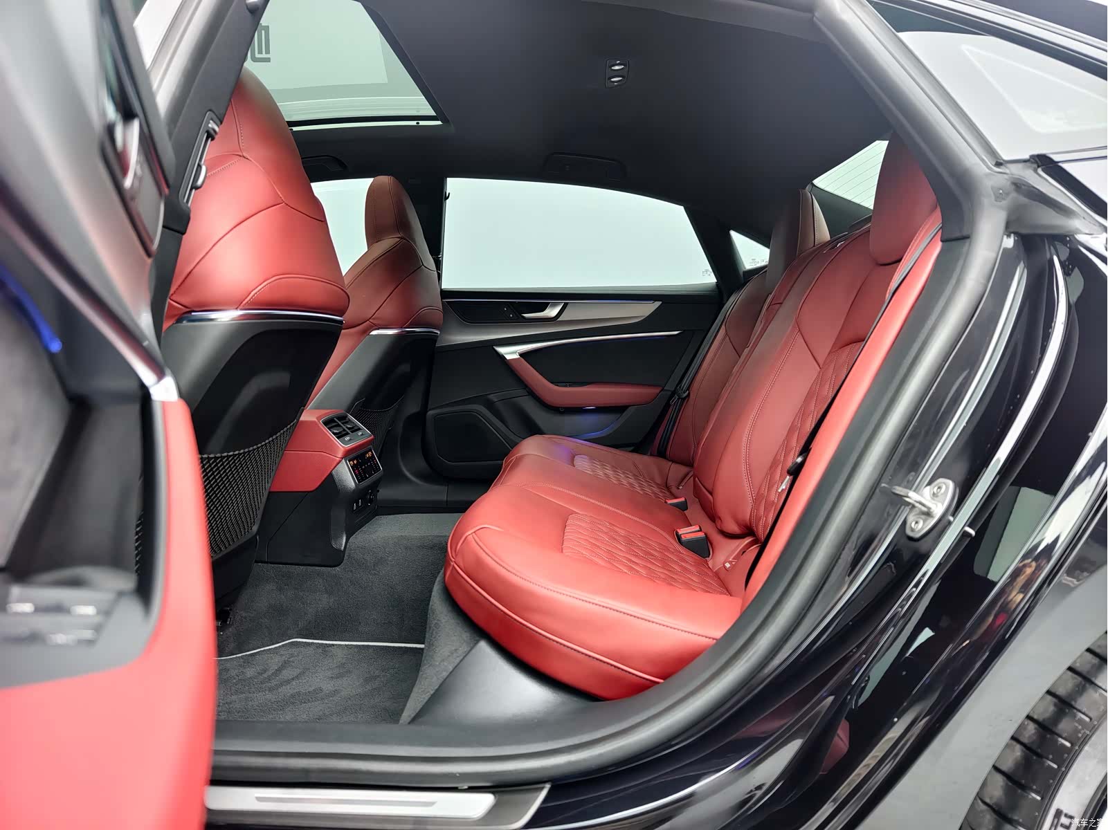 Audi A7L, 2024 15