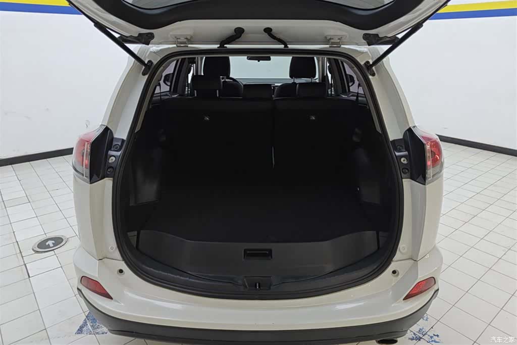 Toyota RAV4, 2018 4