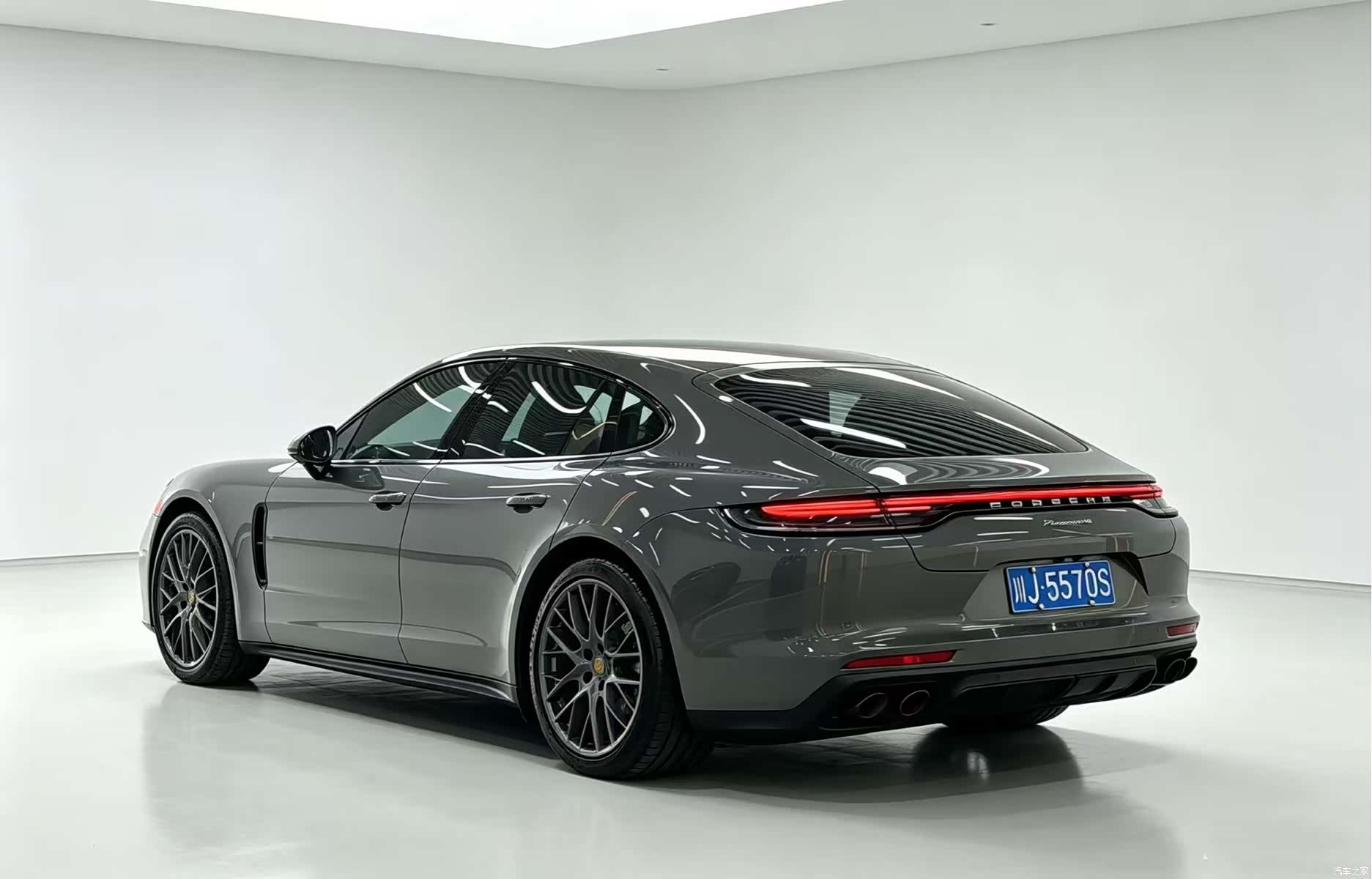 Porsche Panamera, 2023 2