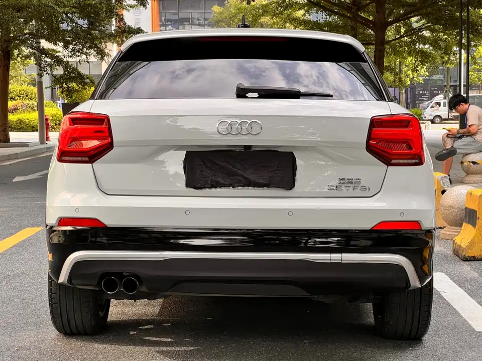 Audi Q2L