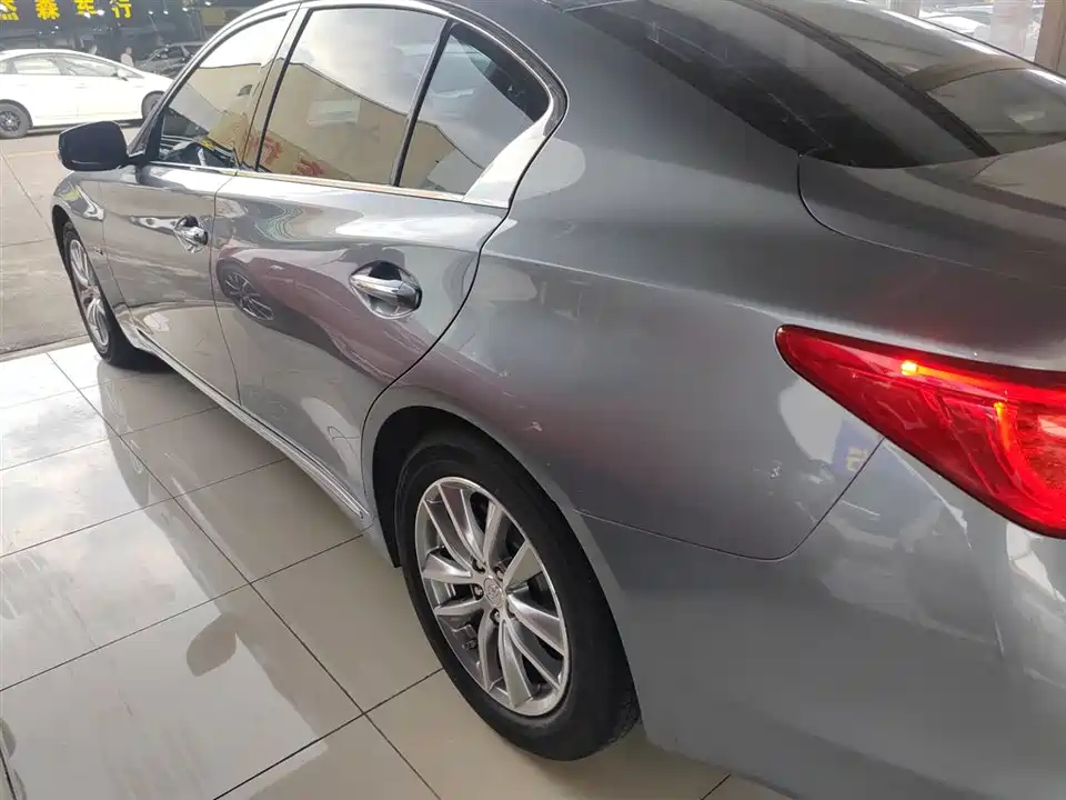 Infiniti Q50L