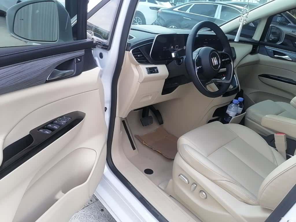 Buick GL8, 2025 12