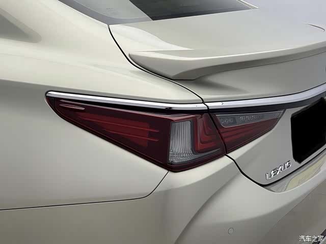 Lexus ES, 2020 13