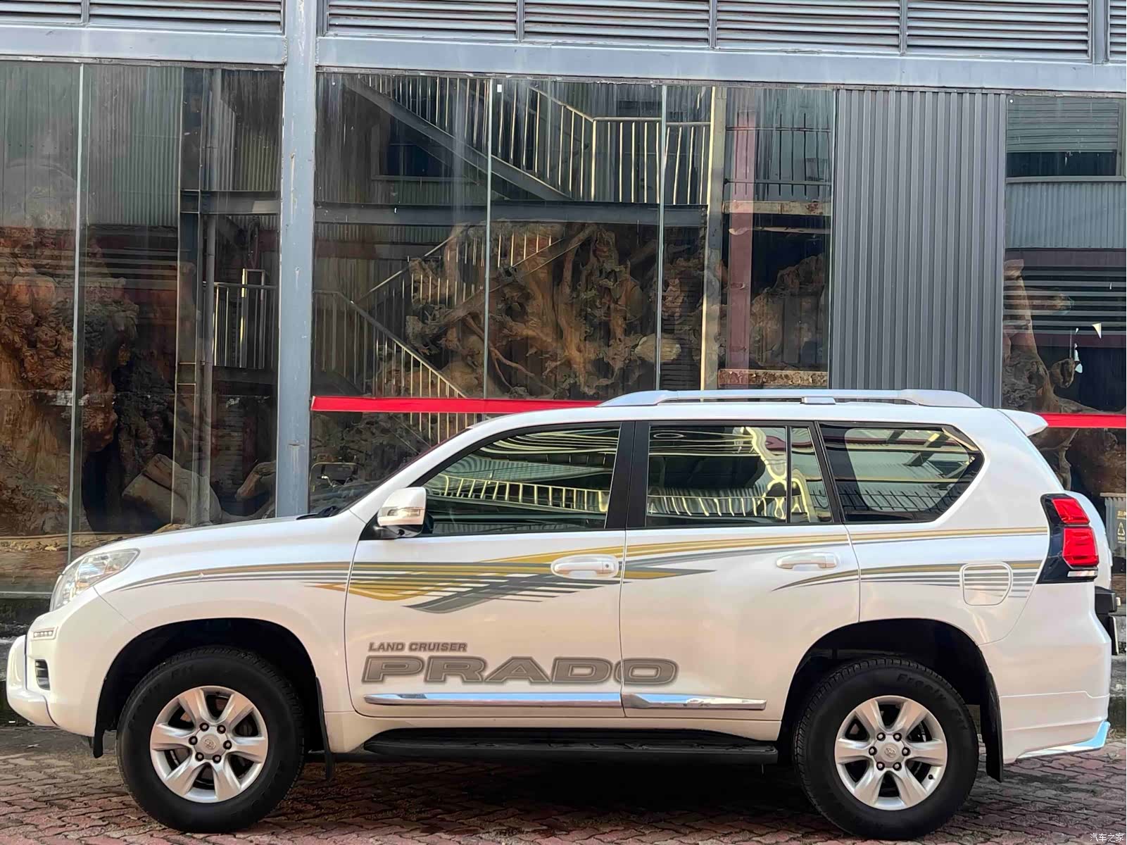 Toyota Prado, 2013 10