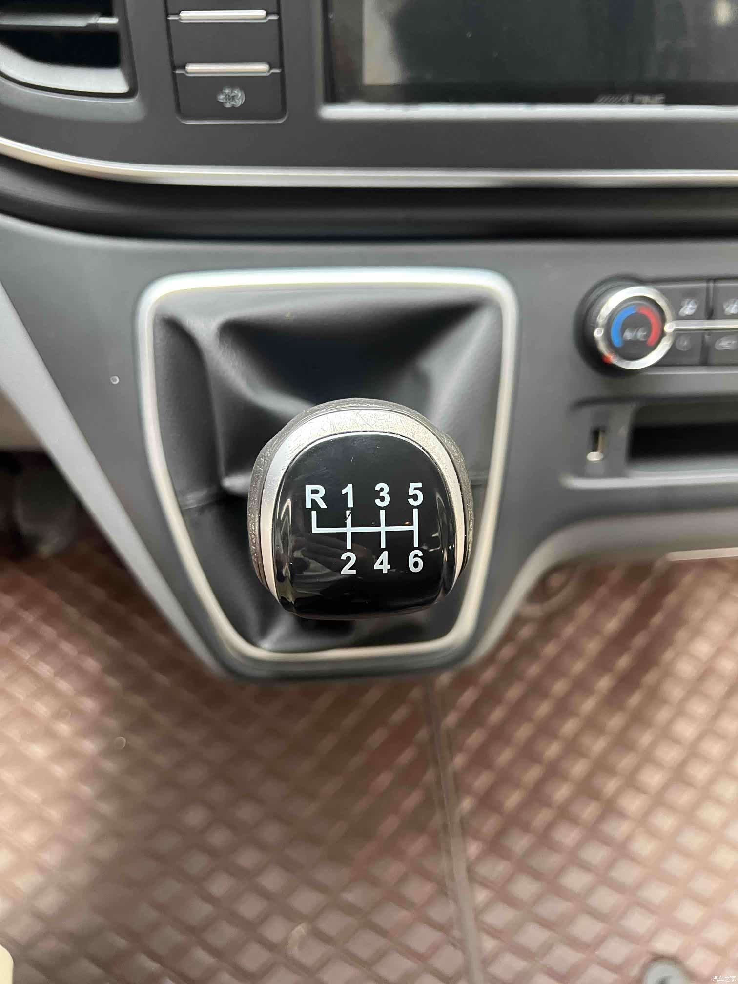Maxus V80, 2025 10