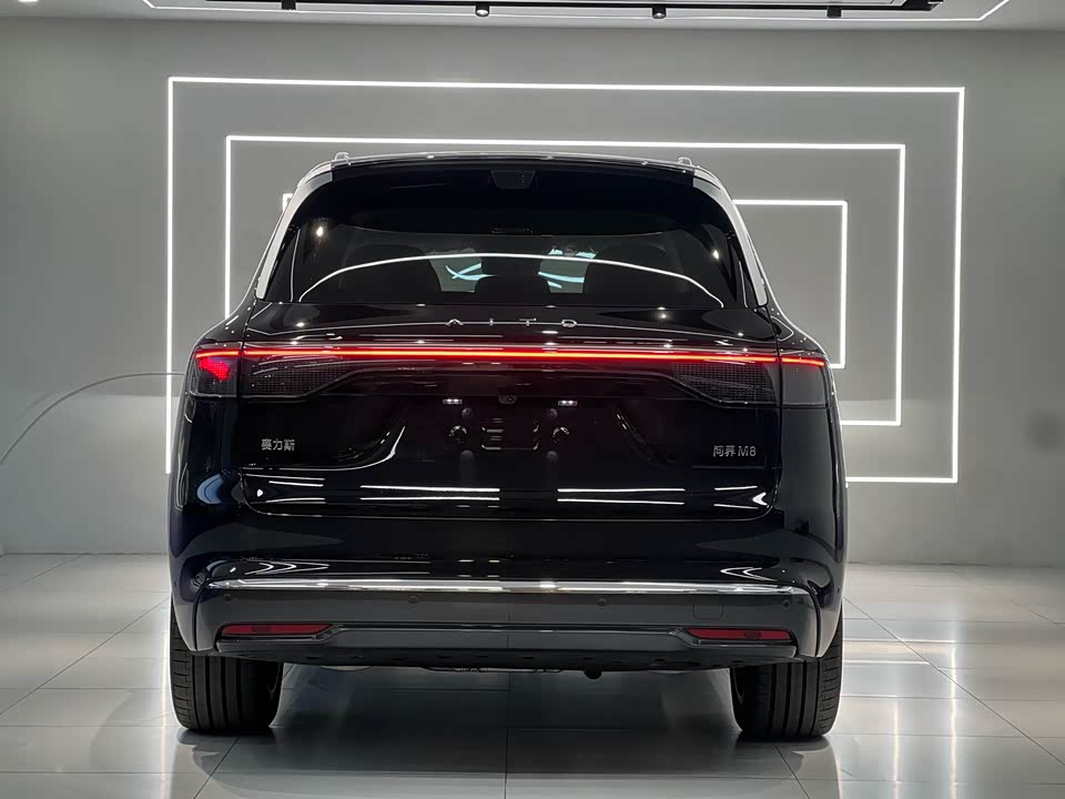 AITO Ask the world M8