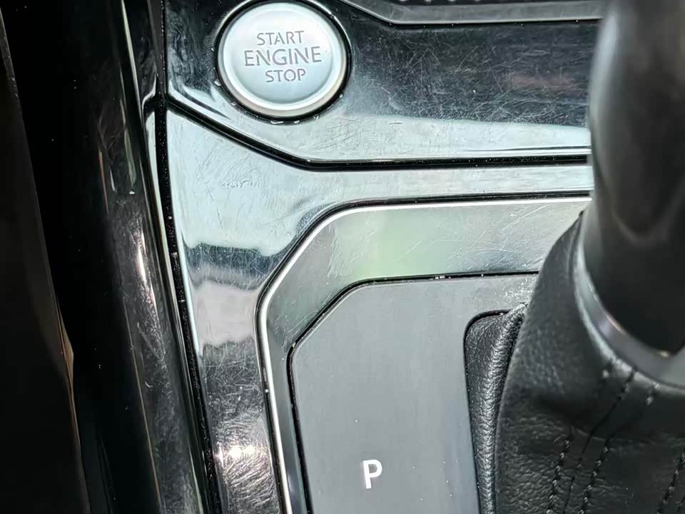 Volkswagen T-ROC exploring Songs