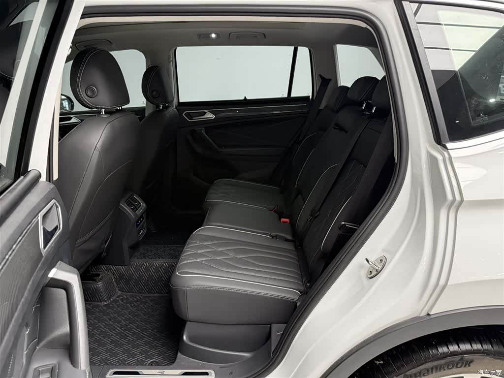 Volkswagen Tiguan L, 2023 12
