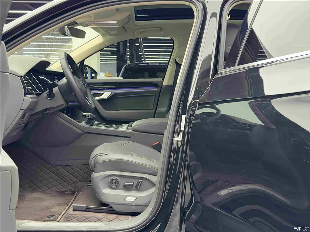 Volkswagen Touareg, 2025 6