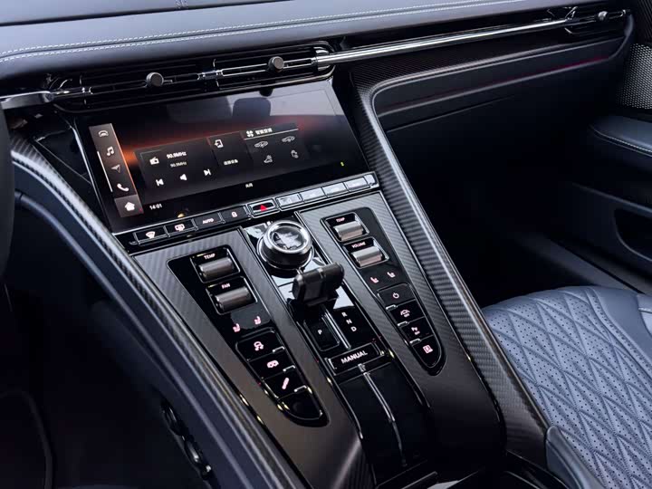 Aston Martin DB12 2025 4.0T V8 Coupe