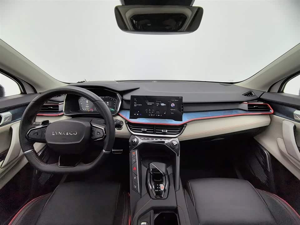 Lynk & Co 06