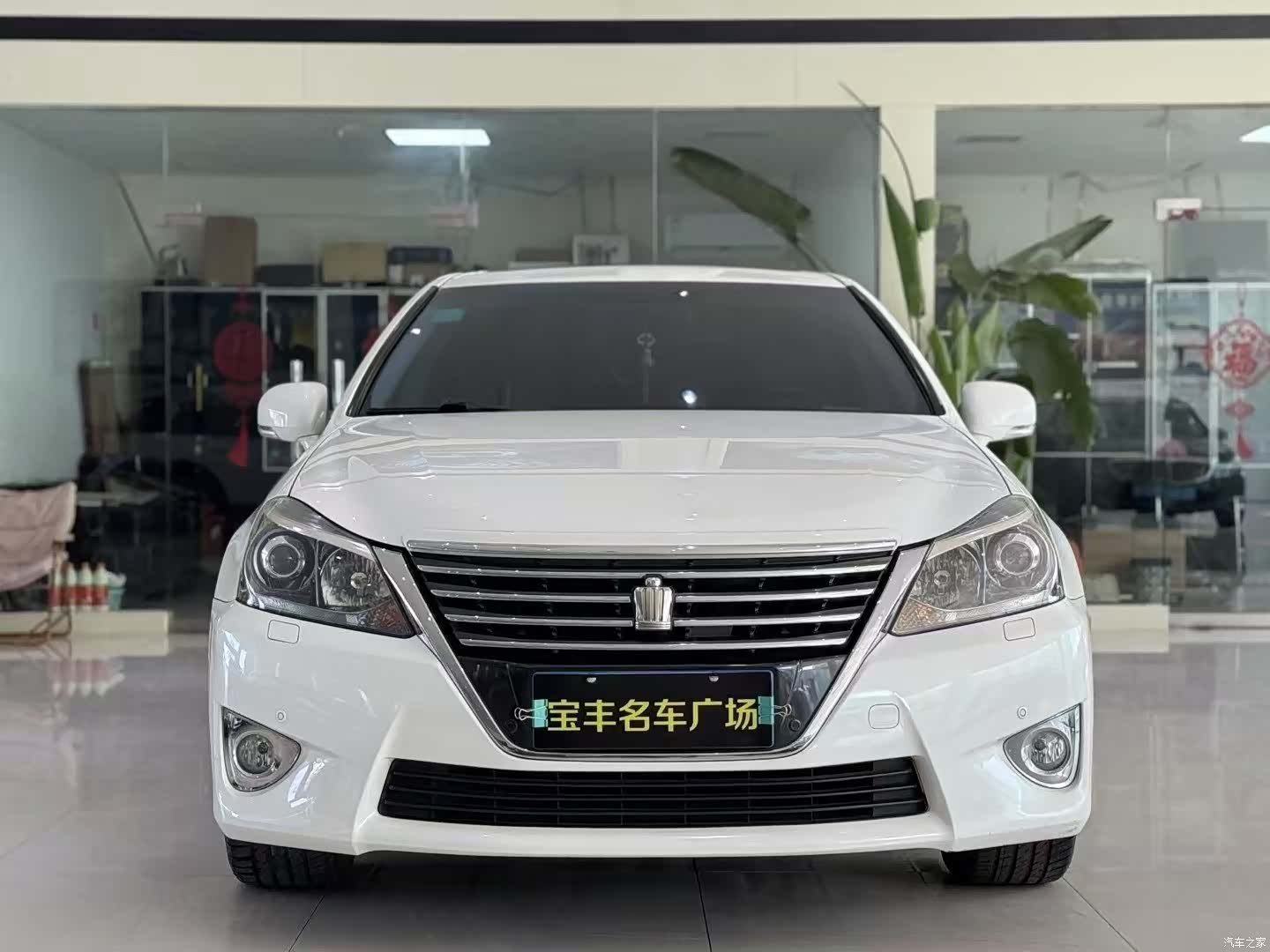 Toyota Crown, 2012 2